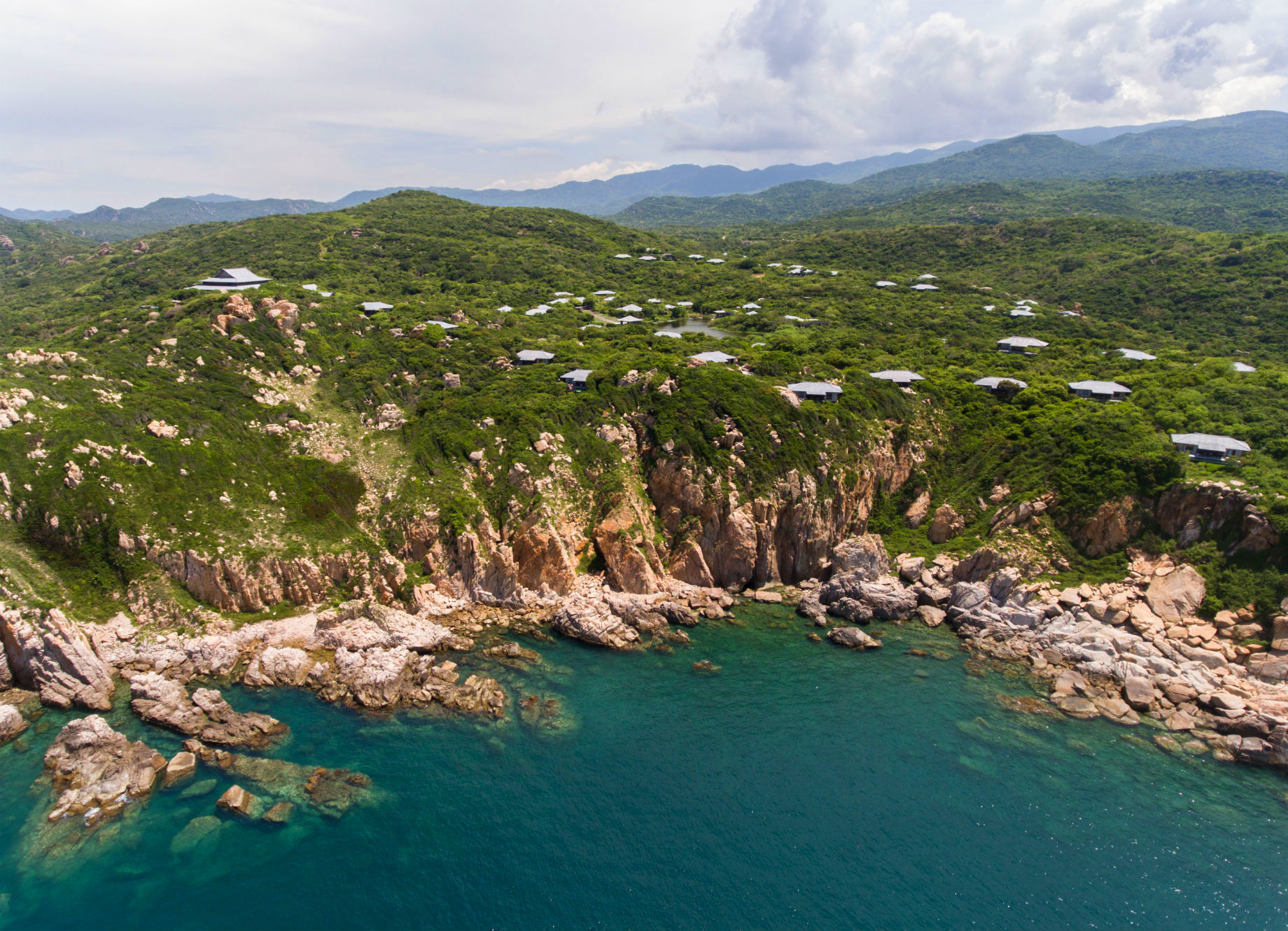 Núi Chúa National Park / Vinh Hy Bay